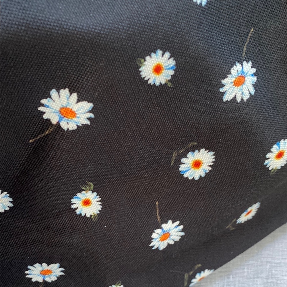 Alice + Olive X FABFITFUN DUFFEL Daisy Bag - Picture 6 of 11